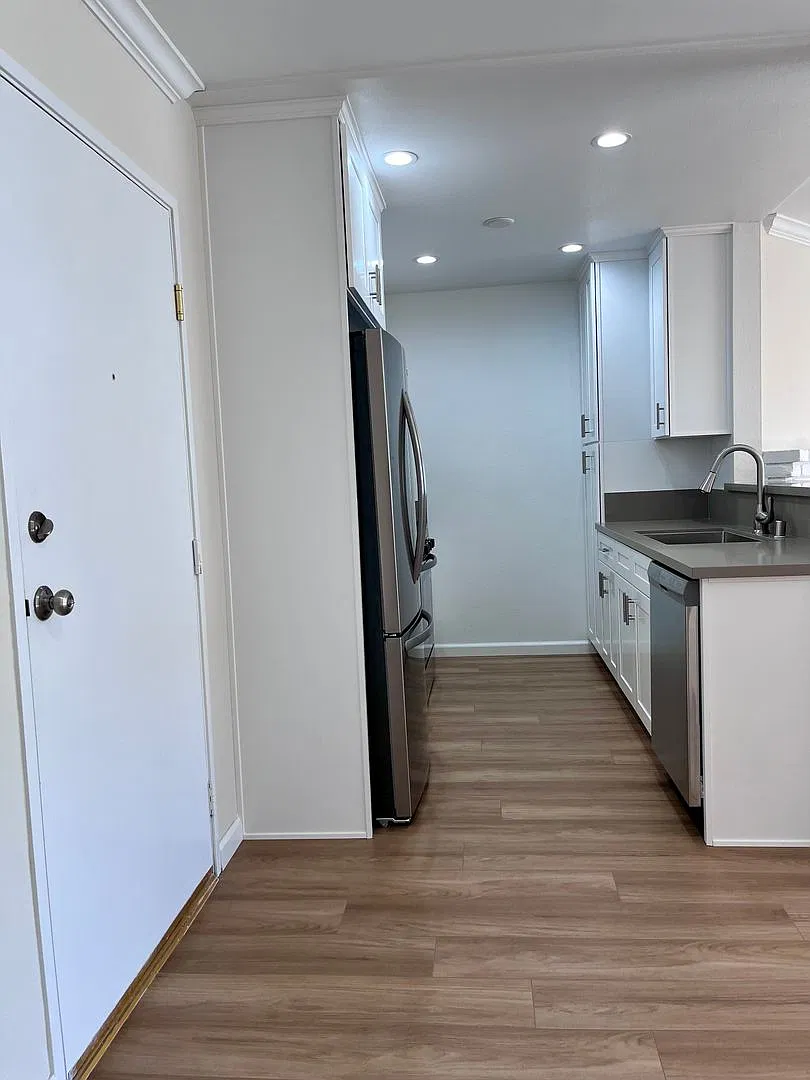 2475 Corinth Apartments — Photo 2