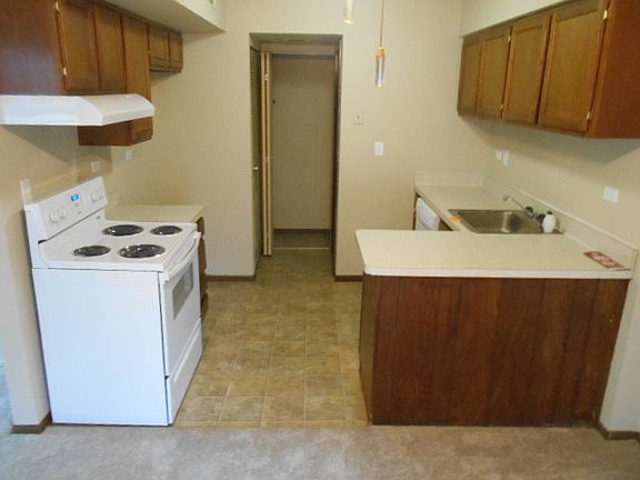 5th image of 629 Shaw Ct