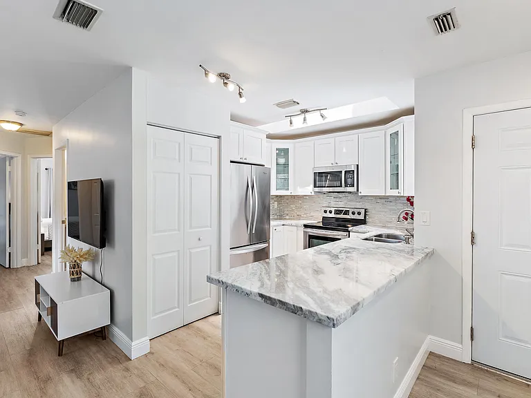 6029 Eberts St — Photo 13