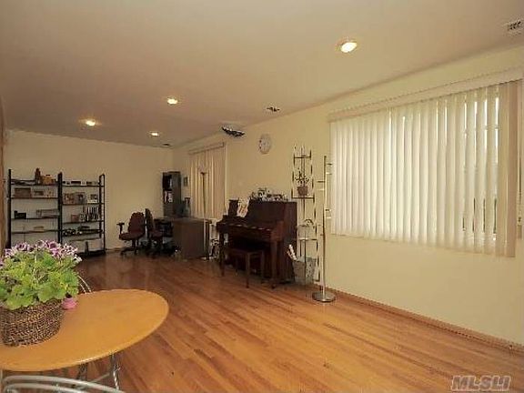 3rd image of 6731 Cloverdale Ln