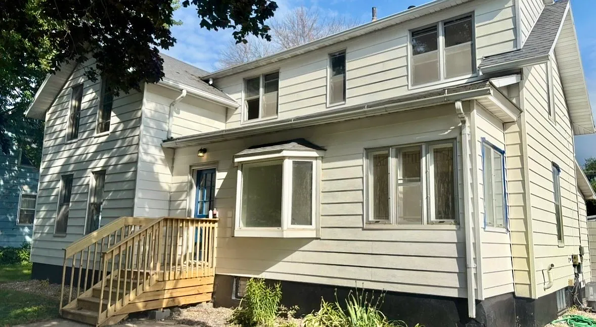 4 bed, 1.5 bath, $1,400 — Photo 2