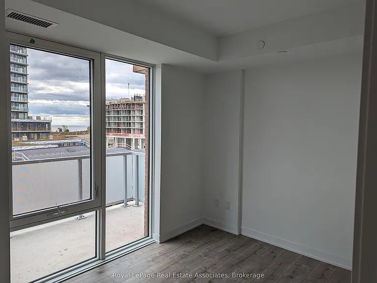 215 Lakeshore Rd W #447 — Photo 4