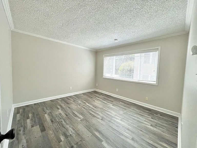 615 24th Street — Photo 8
