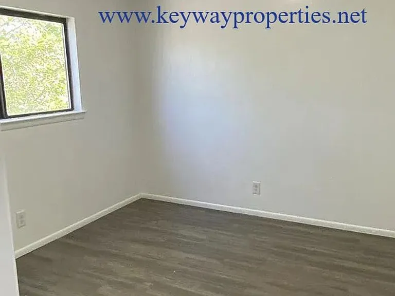 302 Texas St NE — Photo 8