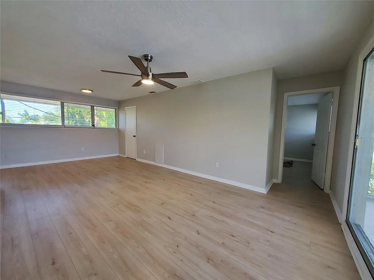 Building Photo - 3075 Los Altos Dr