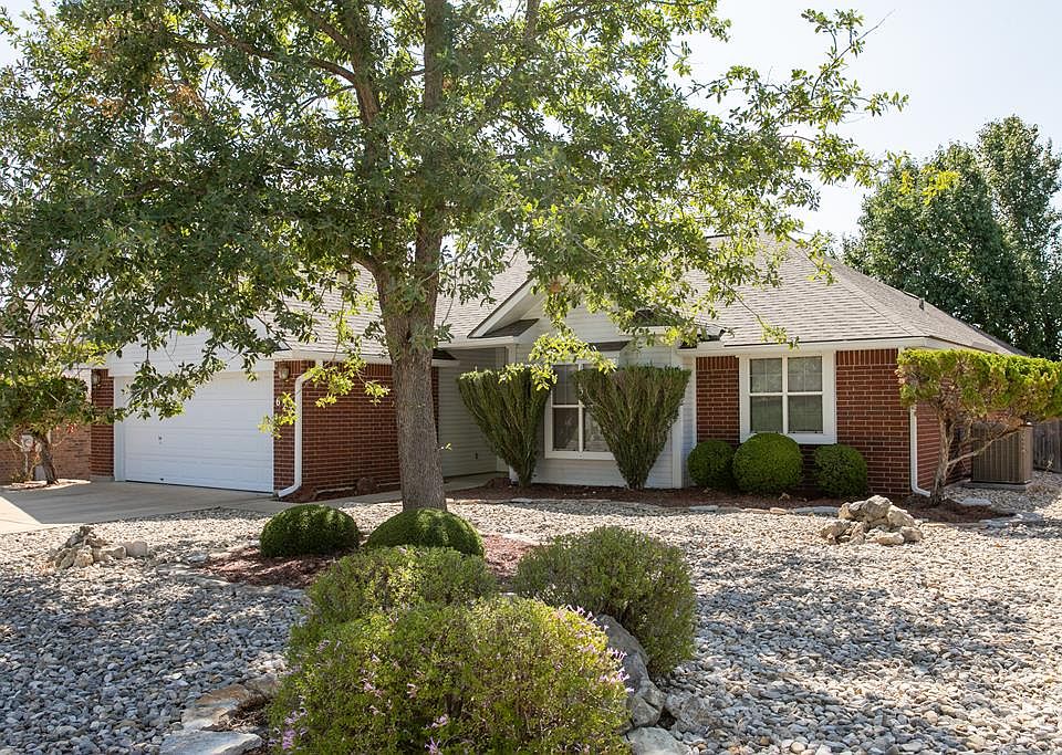 1st image of 623 Oak Valley Dr