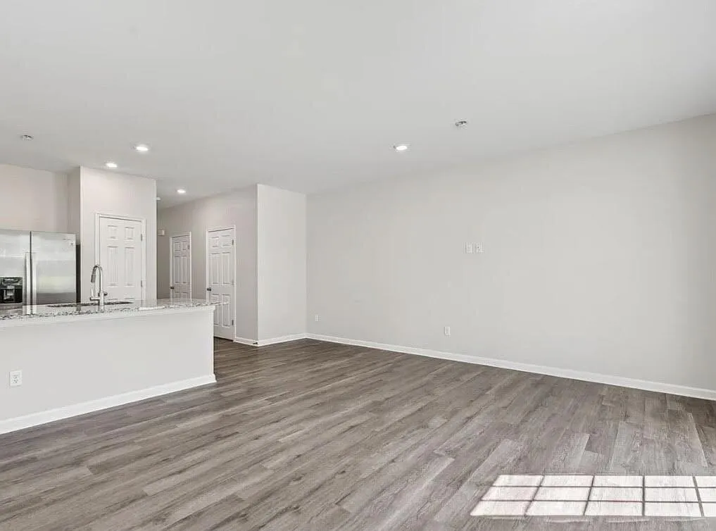 3 bed, 3.0 bath, 1500 sqft, $1,750 — Photo 2