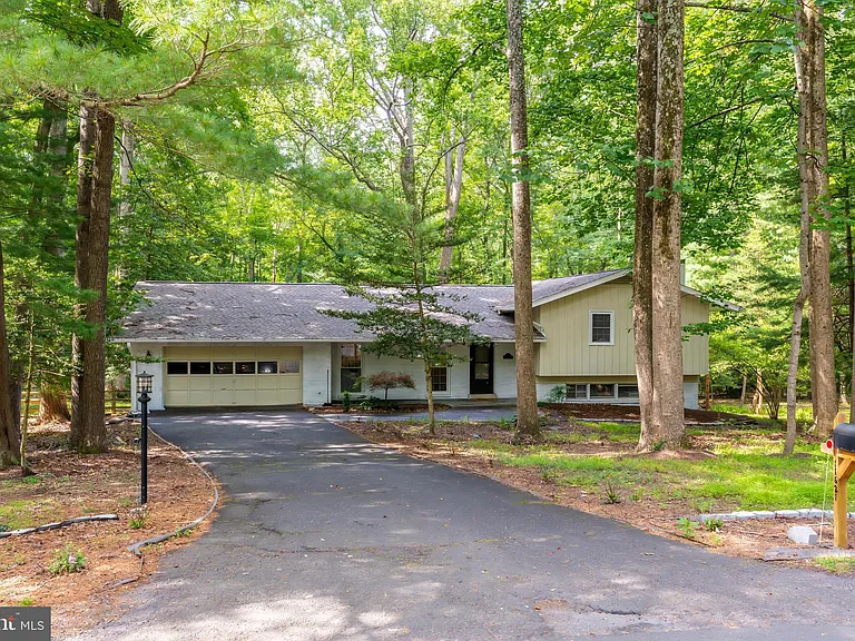 11621 Sourwood Ln — Photo 2