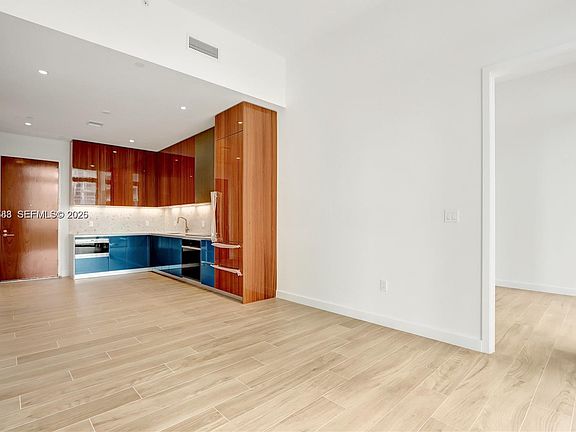 3rd image of 2655 S Bayshore Dr APT 403