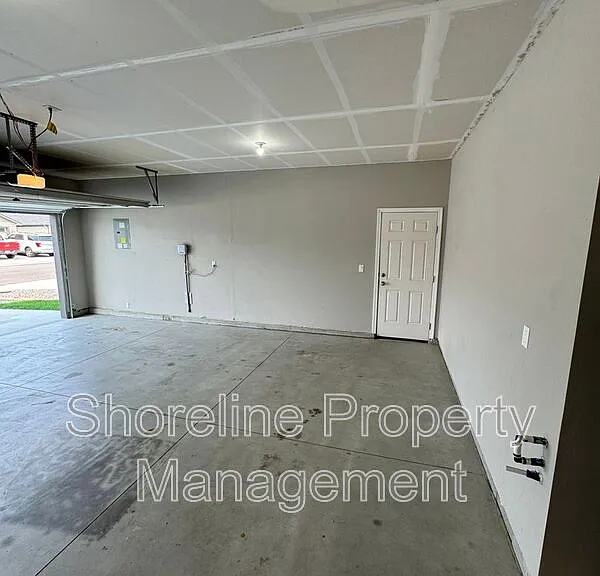 511 Diamond Lake St — Photo 9