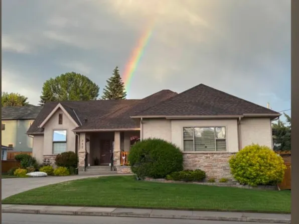 222 W Ross Ave, Cochrane, AB T4C 1C9