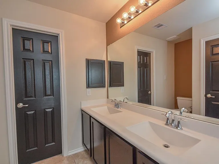 6490 Calgary Woods Ln — Photo 21