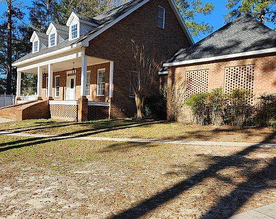 3rd image of 654 Fairview Dr