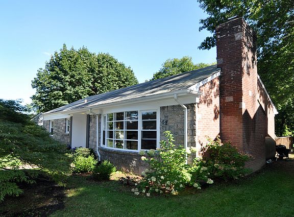 4th image of 53 Lytton Ave