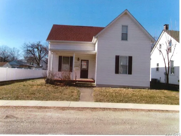108 S Vine St, Freeburg, IL 62243