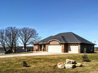 3990 Creek View Ln SW, Rochester, MN 55902