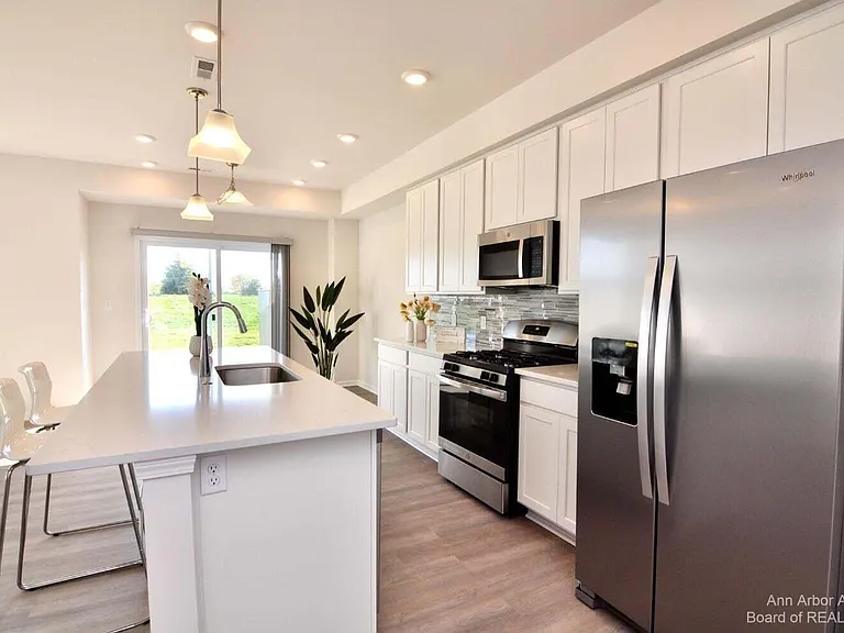1104 Salt Springs Dr — Photo 12