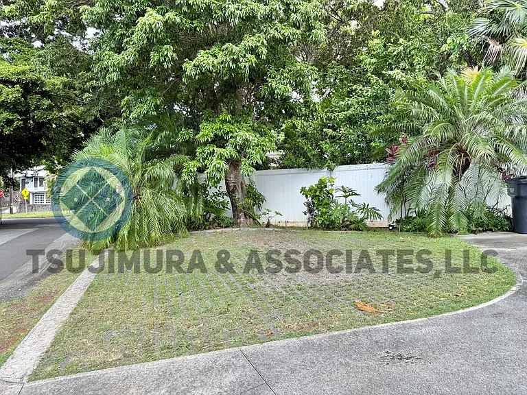 2323 E Manoa Rd — Photo 17