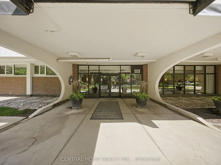 30 Gloucester St #1110 — Photo 2