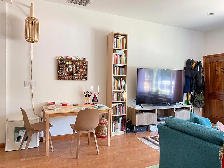 549 N Martel Ave — Photo 36