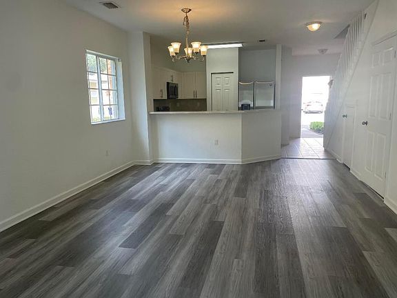 4th image of 5024 SE Mariner Garden Cir