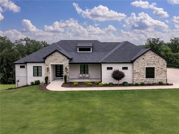 15440 Brightwater Xing, Rogers, AR 72756