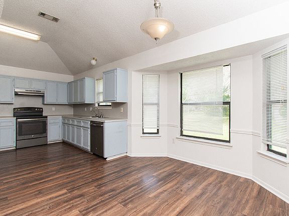 5th image of 214 Appaloosa Dr