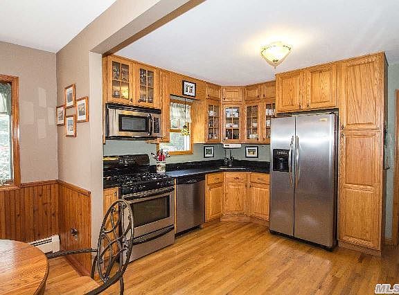 4th image of 12 Oak St