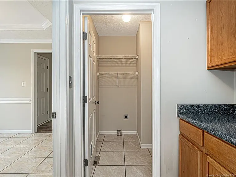 402 Roundtree Dr — Photo 10