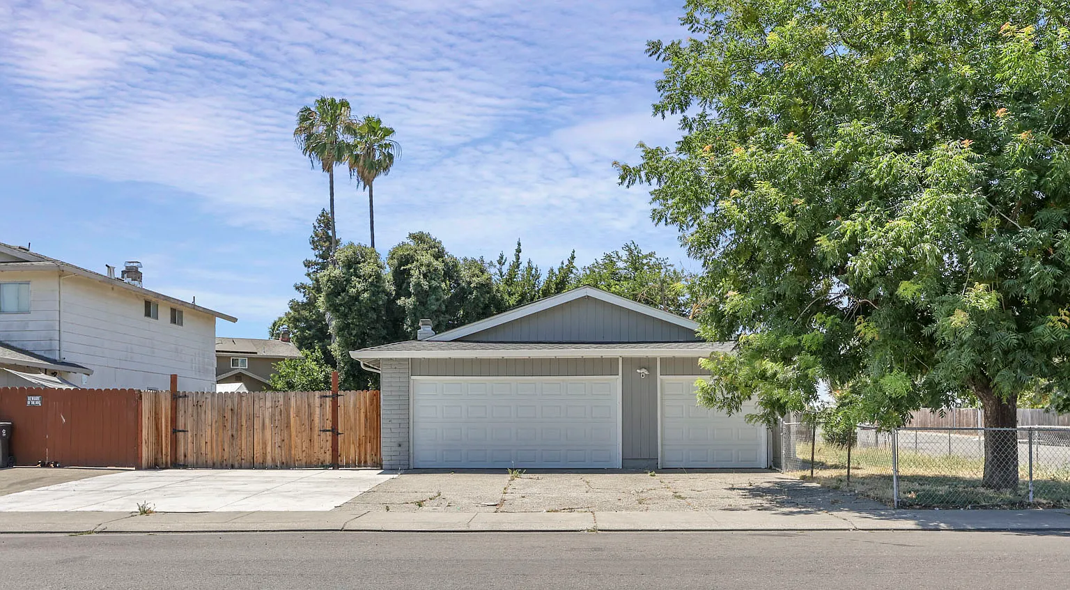 4 bed, 1600 sqft, $3,050 — Photo 2