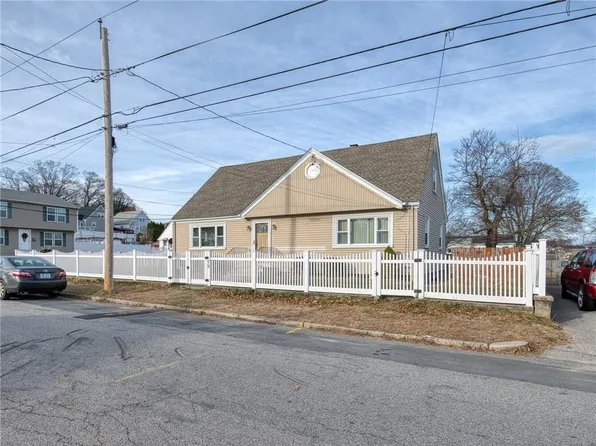 75 Toledo Ave, Pawtucket, RI 02860