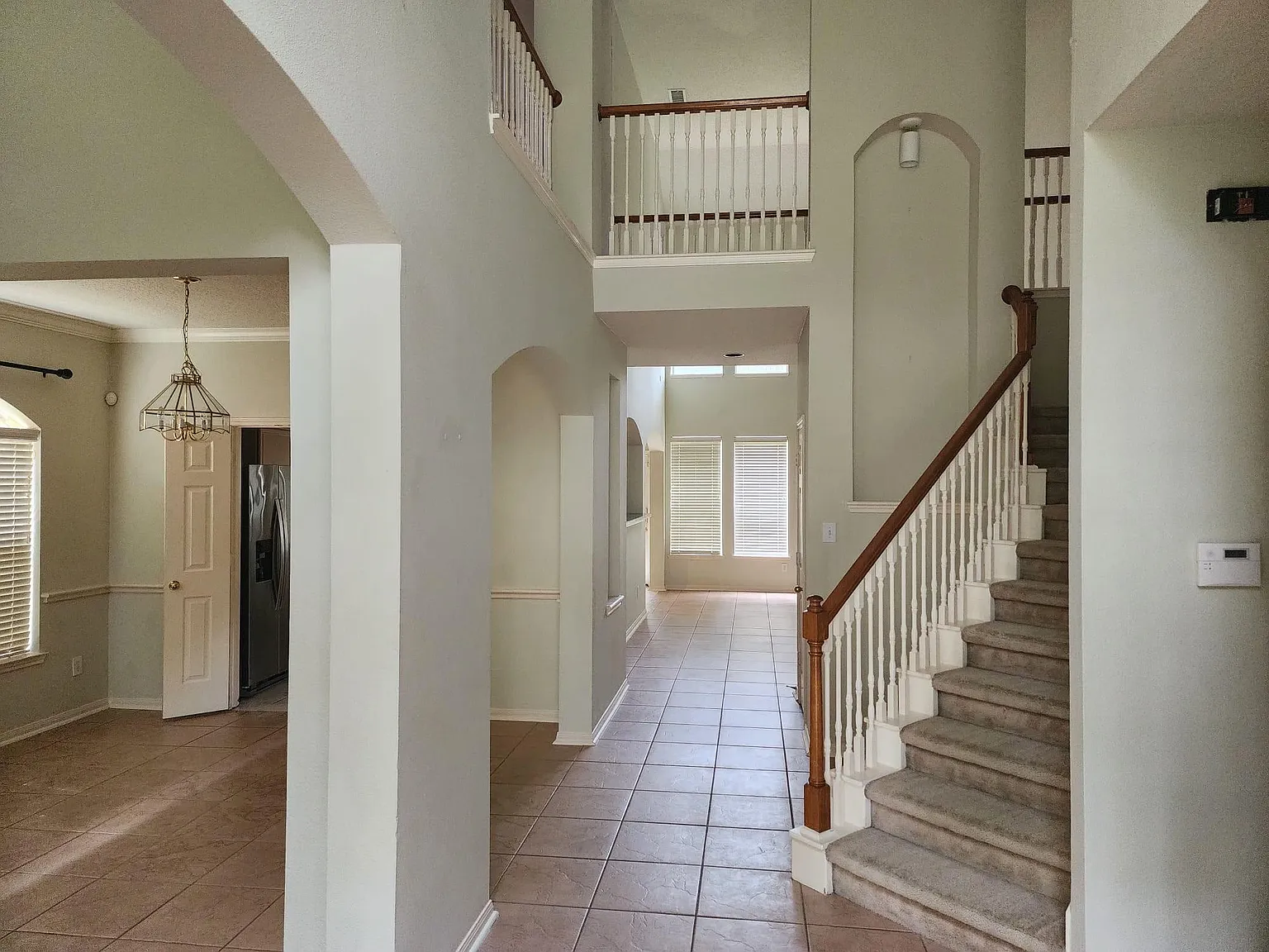 4 bed, 2.5 bath, 2570 sqft, $2,500 — Photo 4
