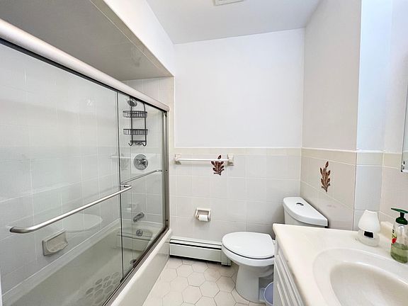 4th image of 162 Bay 8th St APT 2