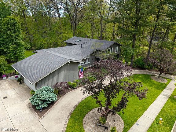 4th image of 631 Rocky Hollow Dr