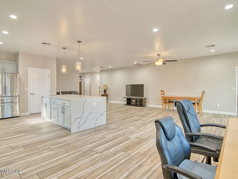 3304 E Elida St — Photo 38
