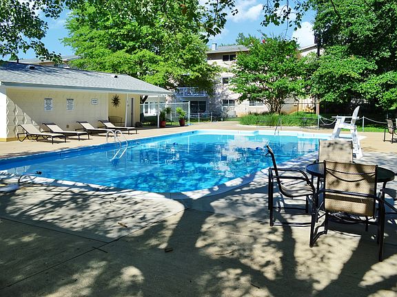 2nd image of 7435 Arlington Blvd #7423-101