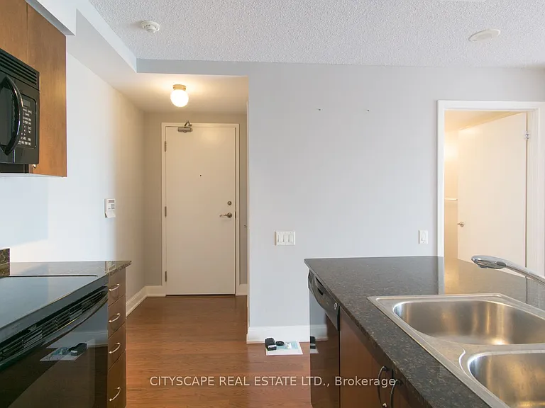 2191 Yonge St #2906 — Photo 1