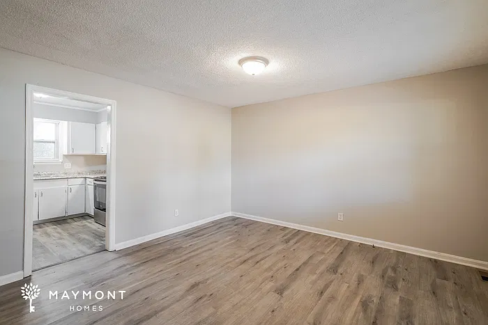 3 bed, 1.0 bath, 910 sqft, $1,280 — Photo 4