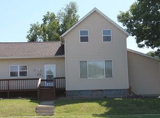 208 Rossville Rd, Waukon, IA 52172