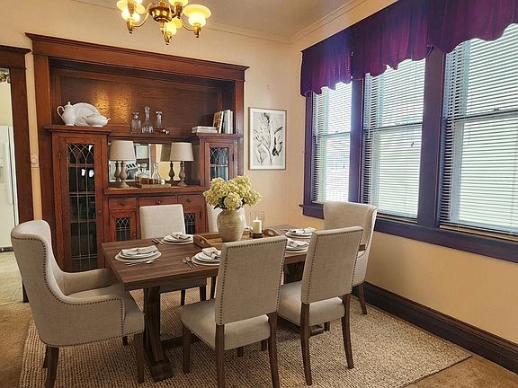 3rd image of 1610 Rhomberg Ave