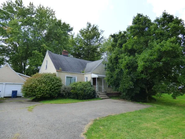 1821 Salt Springs Rd, Warren, OH 44481