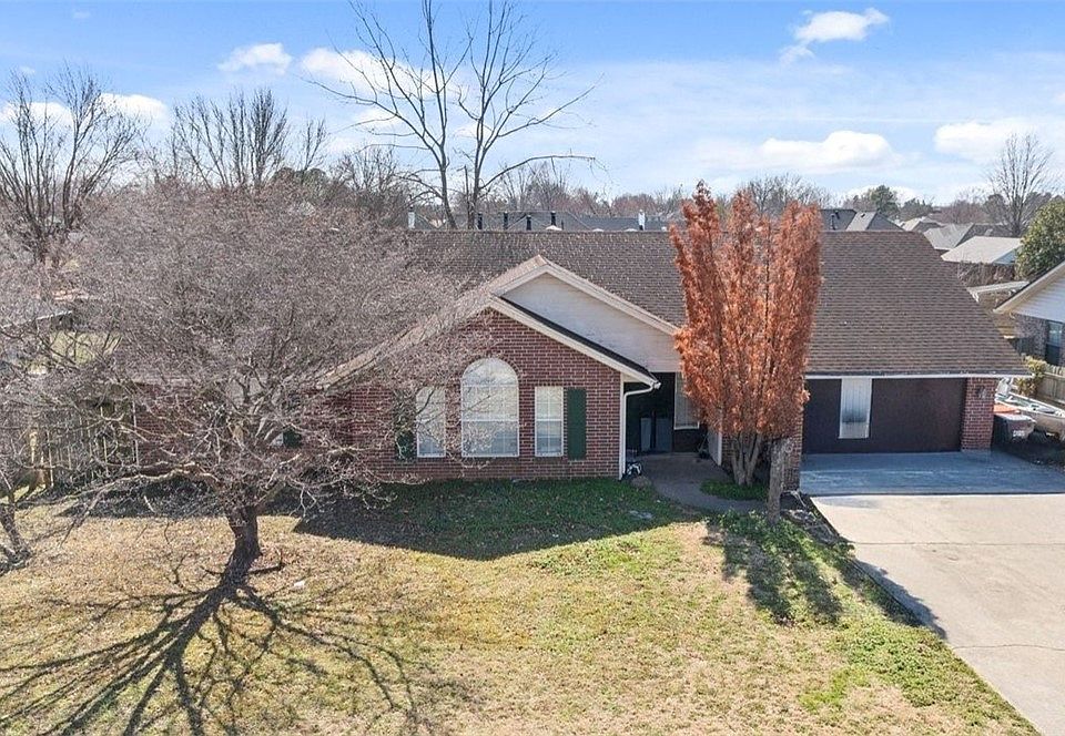 1st image of 2415 Cardinal Dr