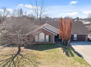 2415 Cardinal Dr, Springdale, AR 72764