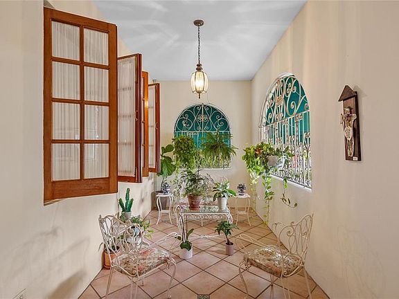 2nd image of 573 CALLE ABOLICION