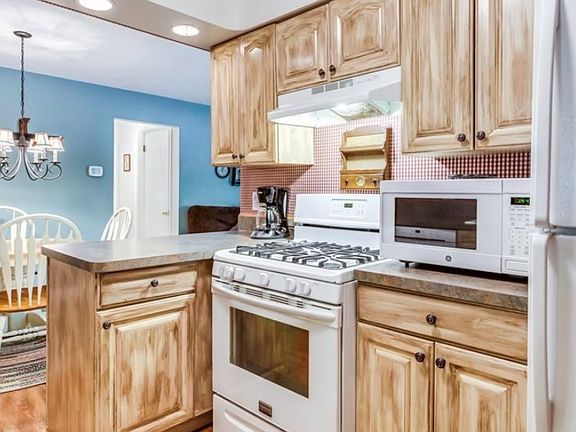 5th image of 8119 Cherry Ln