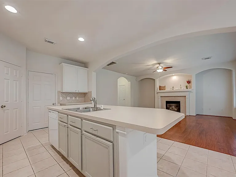 22 Stone Arrow Pl — Photo 8