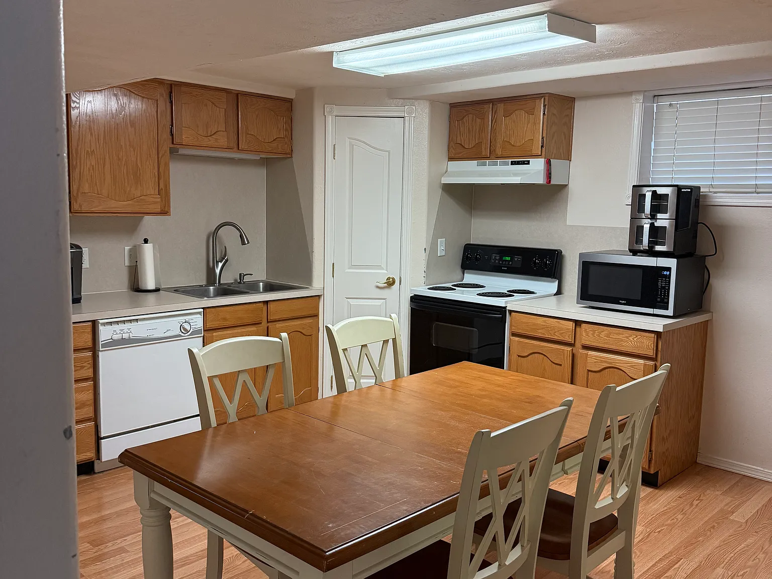 2 bed, 950 sqft, $1,225 — Photo 2