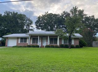 38 Lakeside Dr, Eufaula, AL 36027
