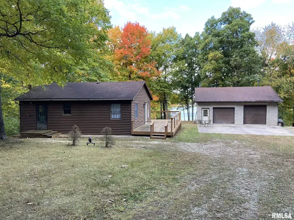 527 Bessler Lake Dr, Groveland, IL 61535