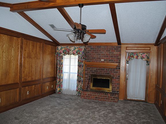 2nd image of 122 Oakview Dr